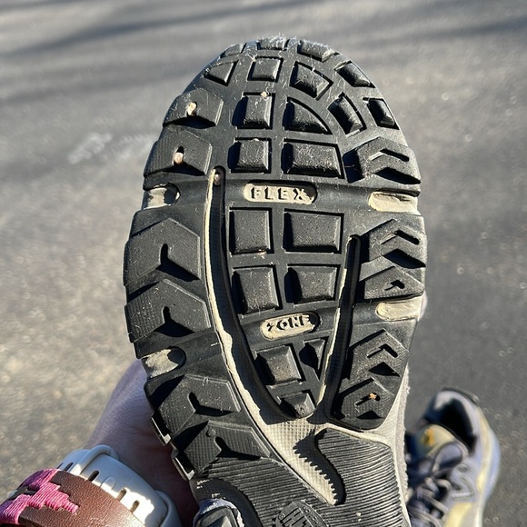 Vasque Gore-Tex XCR hiking shoes women’s size 7.5 or 38. - Picture 4 of 9